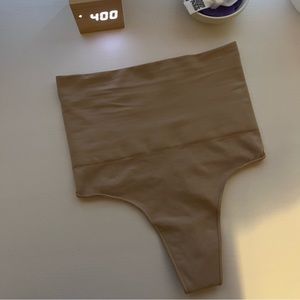 NWOT Skims Seamless Sculpt Thong L/XL
